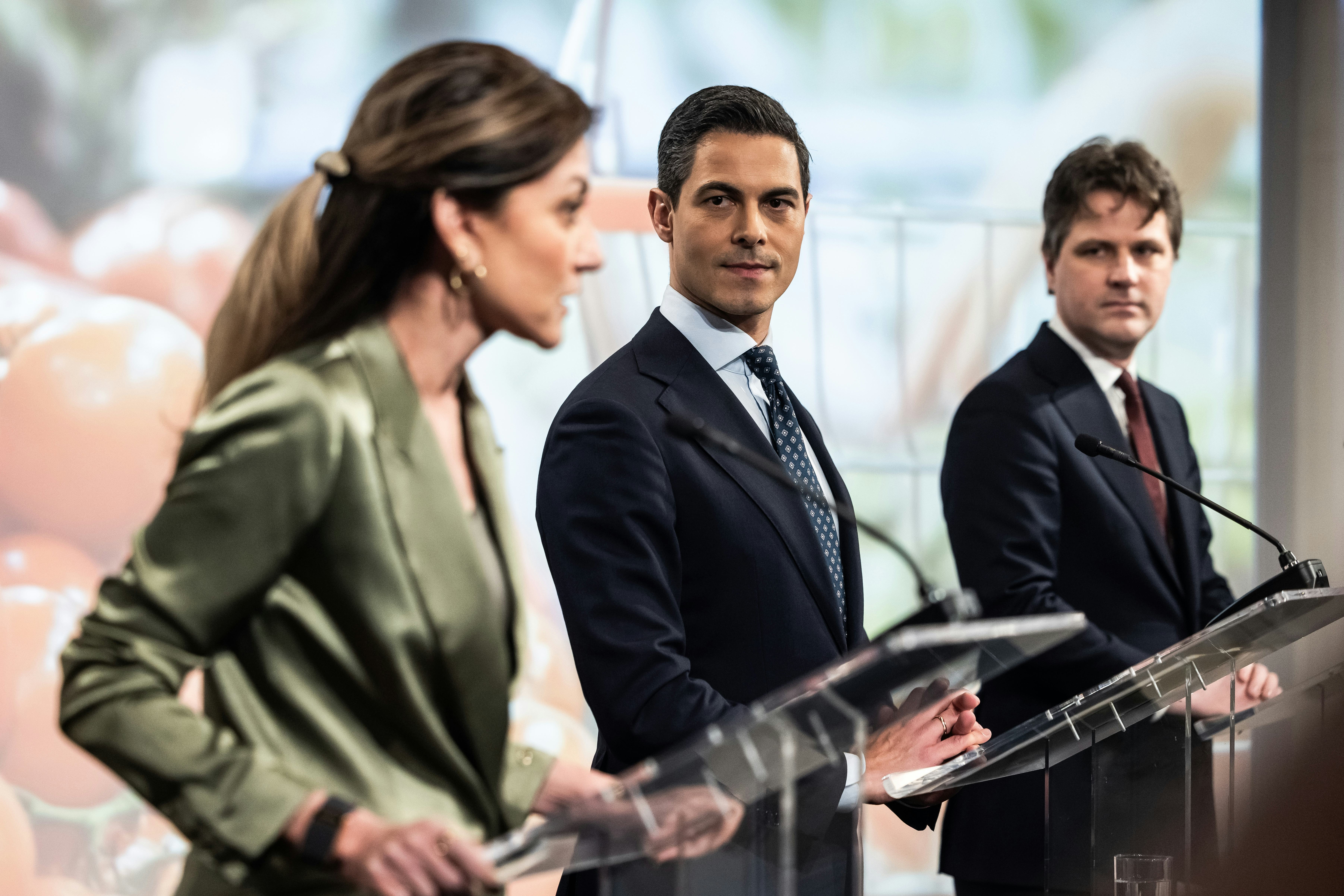 DEN HAAG – Rob Jetten, Dilan Yeşilgöz en Henri Bontenbal tijdens de presentatie van het coalitieakkoord met de titel ‘Aan de Slag’. De partijleiders lichten het akkoord toe en geven een eerste gezamenlijke uitleg over de plannen en prioriteiten van de nieuwe coalitie.LAURENS VAN PUTTEN / ANP